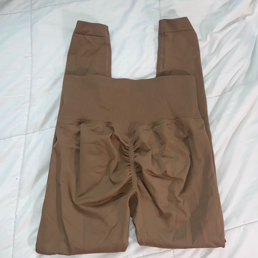 NWOT Aoxjox scrunch butt leggings